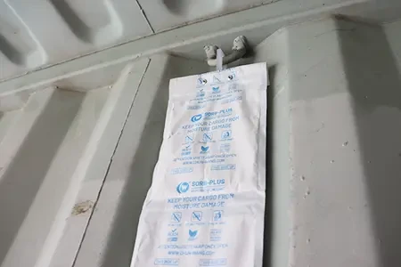 Single-layer packaging container desiccant