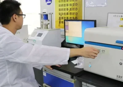 实验室工作人员